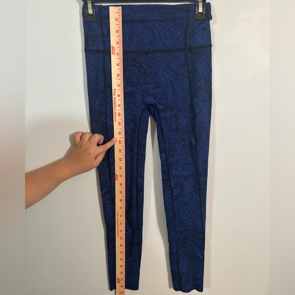 Lululemon Blue Paisley Print Wunder Under 7/8 Leggings Size 4 - Picture 7 of 12
